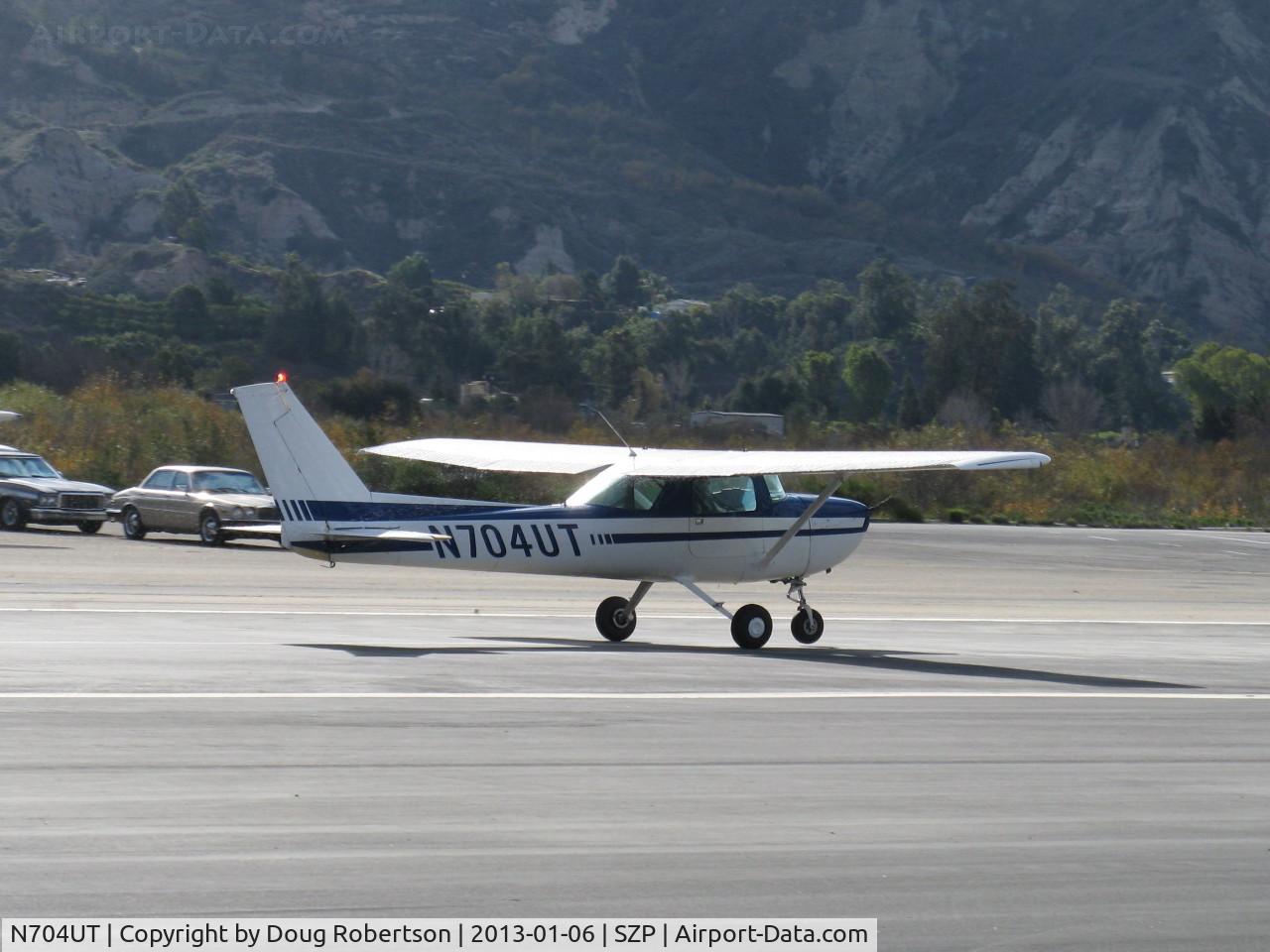N704UT, 1976 Cessna 150M C/N 15078891, 1976 Cessna 150M, Continental O-200 100 Hp, landing Rwy 22