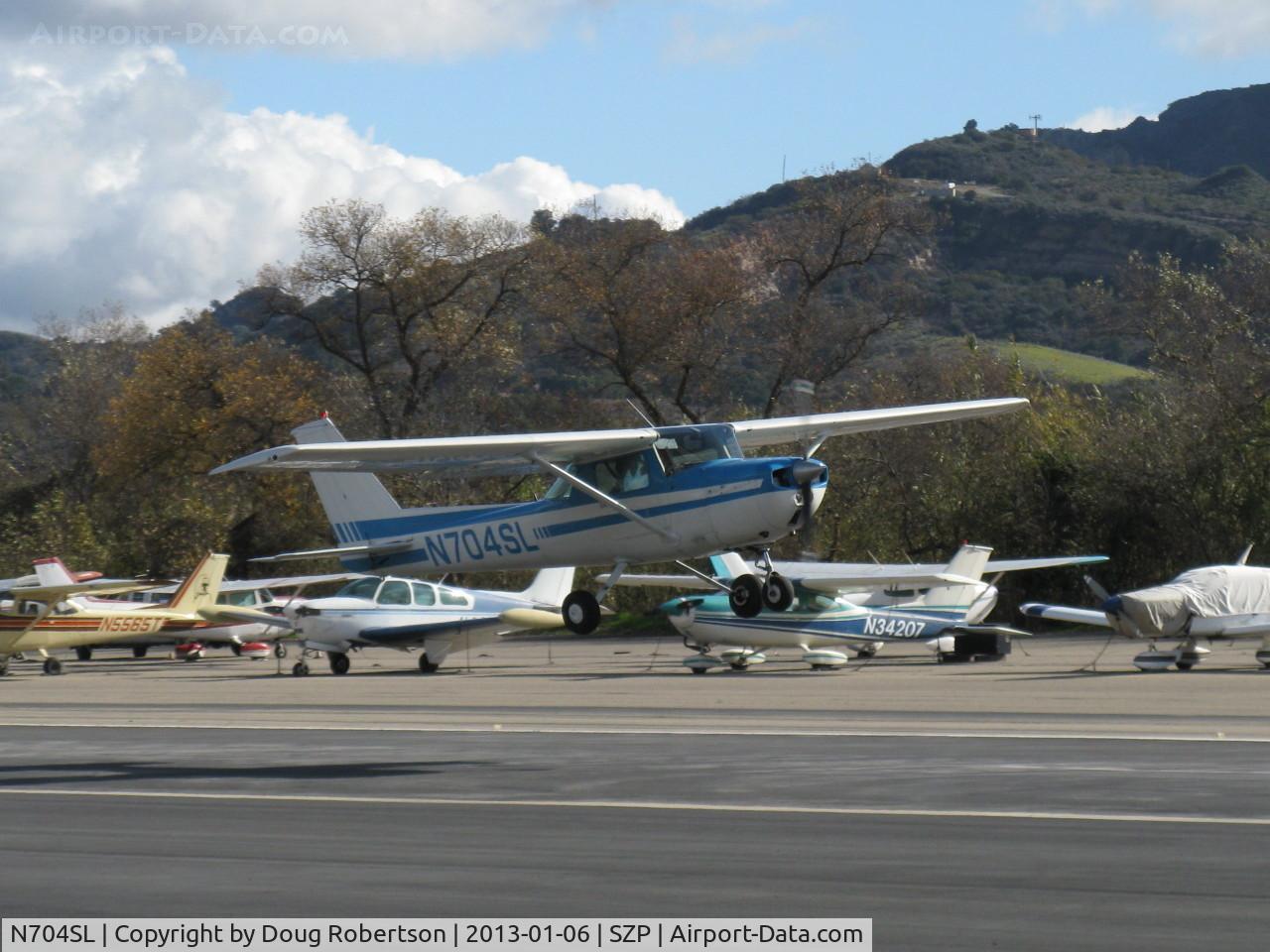 N704SL, 1976 Cessna 150M C/N 15078837, 1976 Cessna 150M, Continental O-200 100 Hp, landing Rwy 22 in gusty crosswind