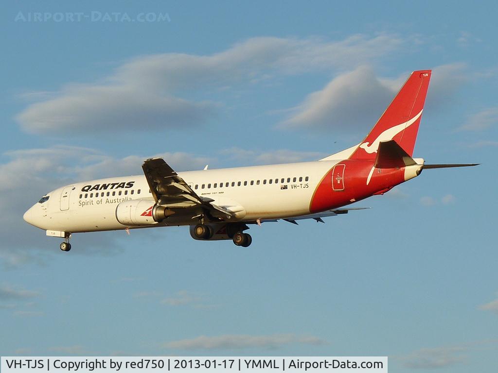 VH-TJS, 1993 Boeing 737-476 C/N 24444, VH-TJS over the threshold for Rwy 34 YMML