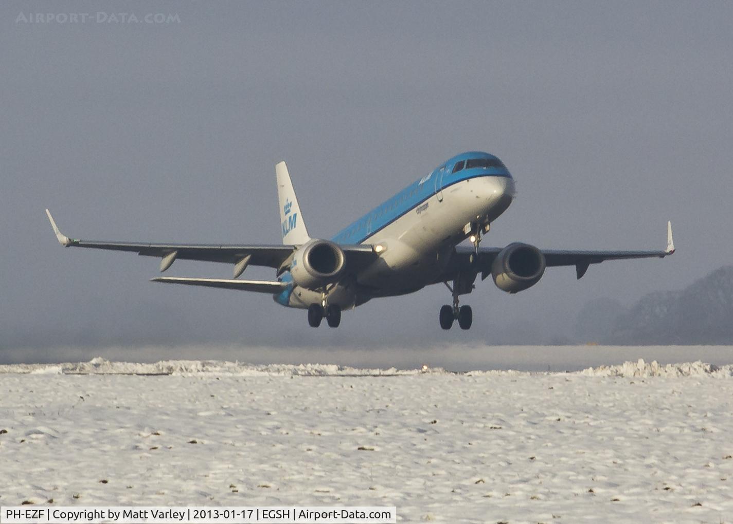 PH-EZF, 2009 Embraer 190LR (ERJ-190-100LR) C/N 19000304, Departing a snowy EGSH.