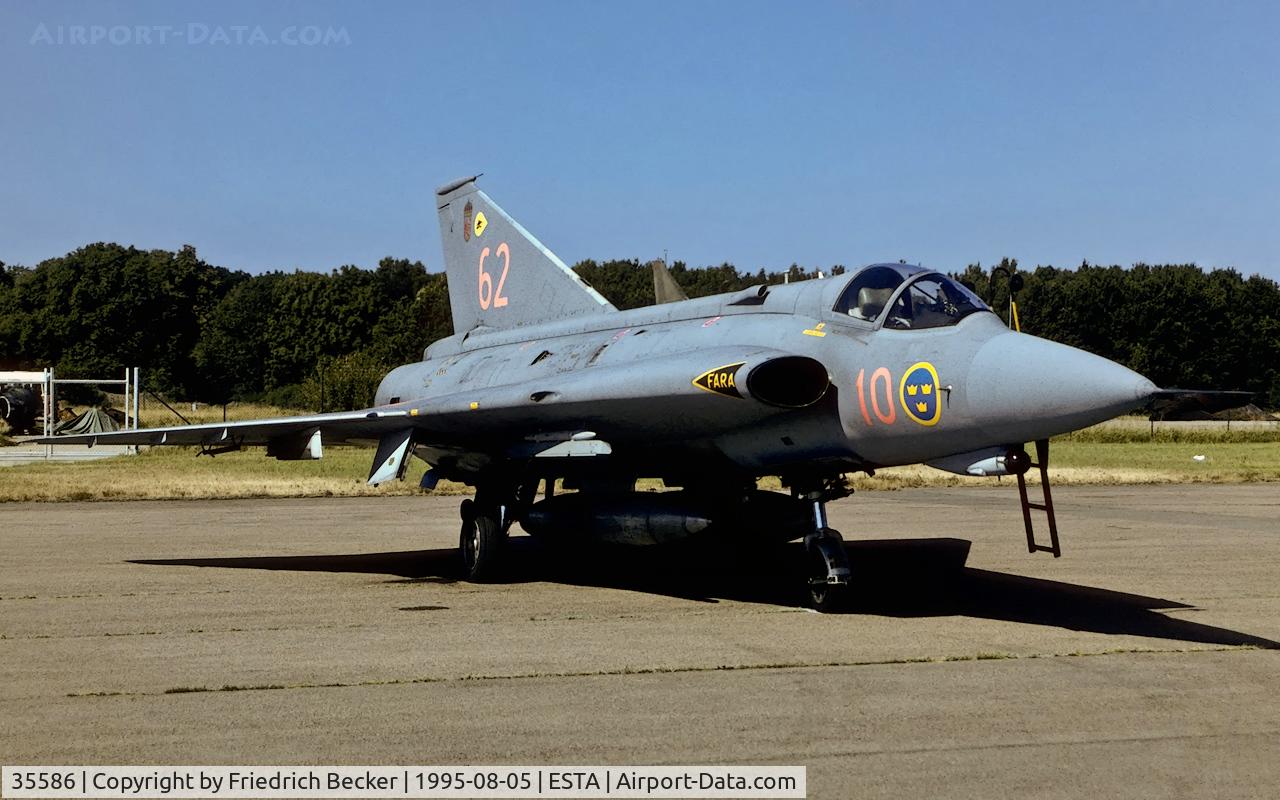 35586, 1969 Saab J-35J Draken C/N 35-586, flightline at Ängelholm