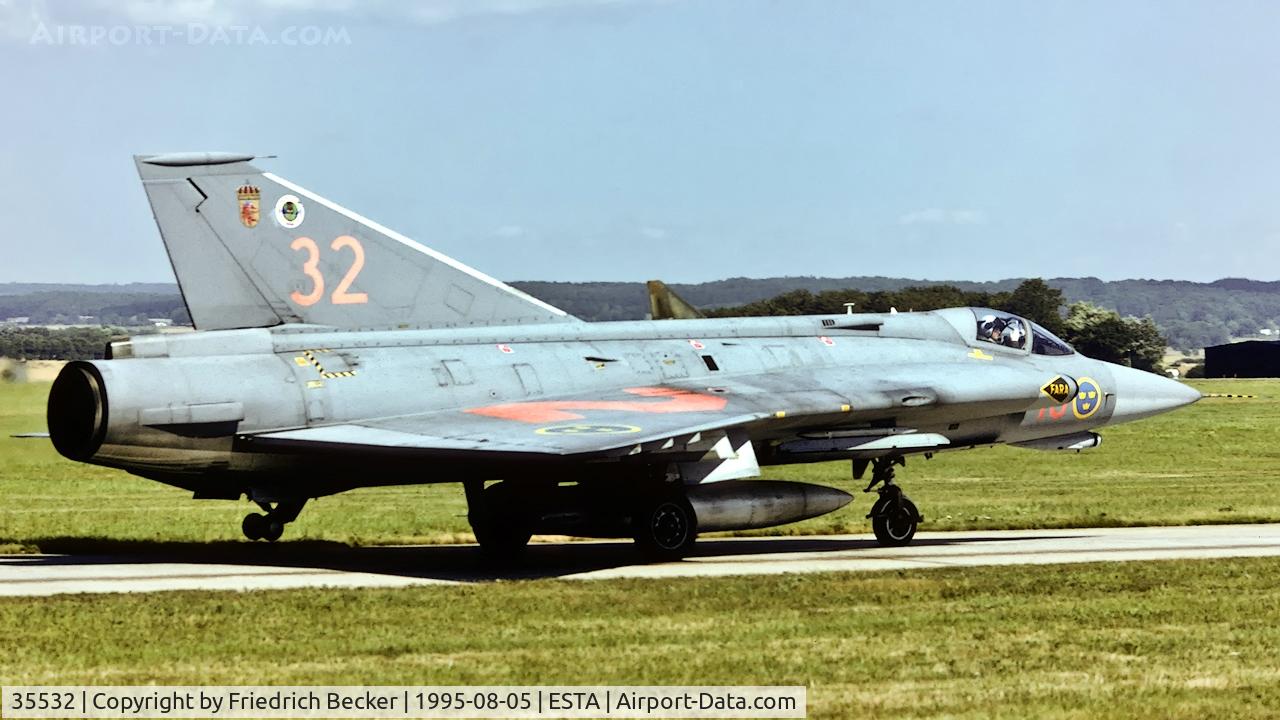 35532, Saab J-35J Draken C/N 35-532, taxying to the active