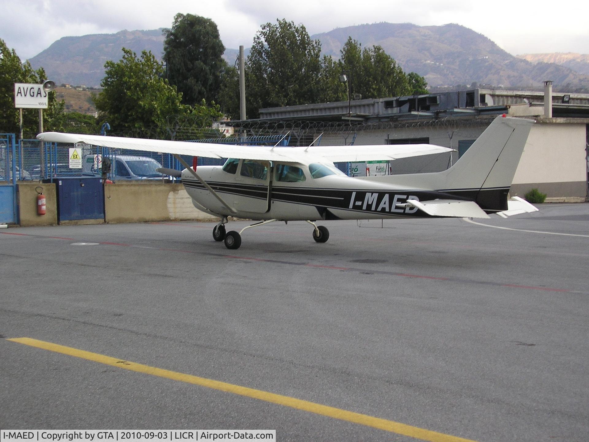 I-MAED, Cessna 172RG Cutlass RG C/N 172RG1157, Parked at Reggio Calabria APT