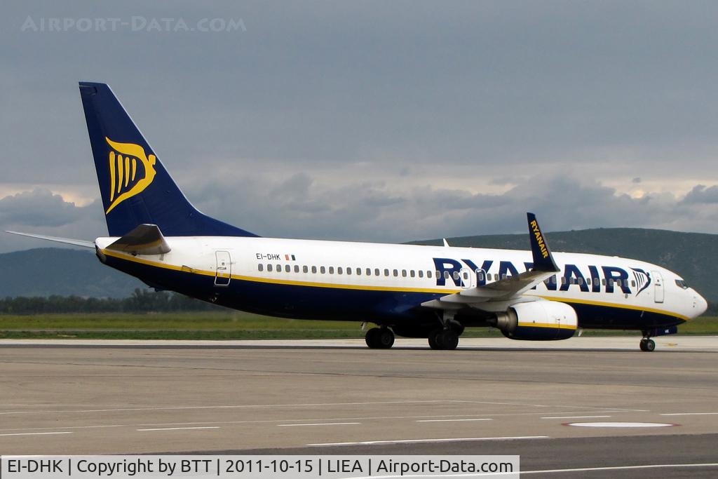 EI-DHK, 2005 Boeing 737-8AS C/N 33820, Taxiing  to terminal