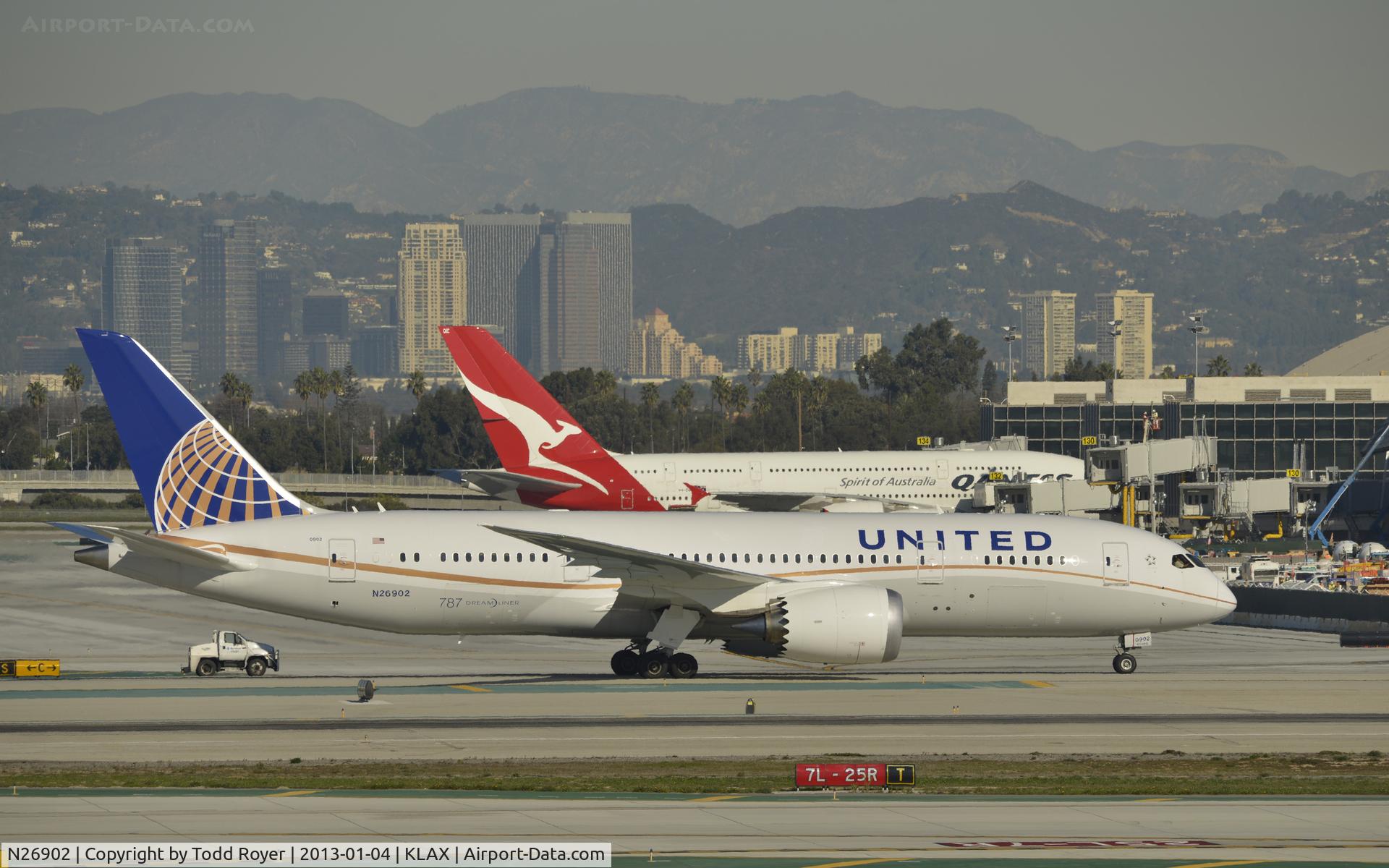 N26902, 2012 Boeing 787-8 Dreamliner C/N 34822, Taxiing to gate