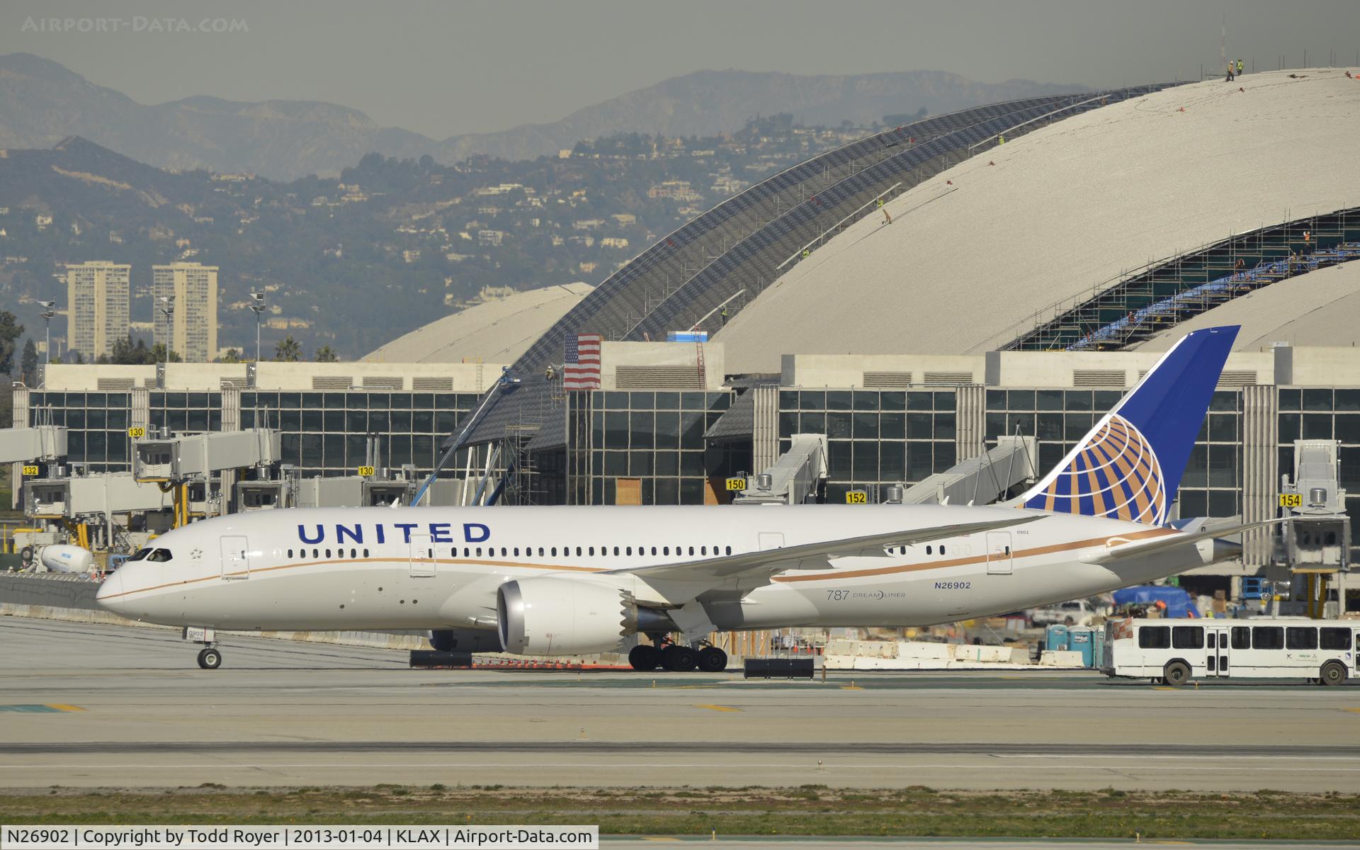 N26902, 2012 Boeing 787-8 Dreamliner C/N 34822, Taxiing to maintenance hanger