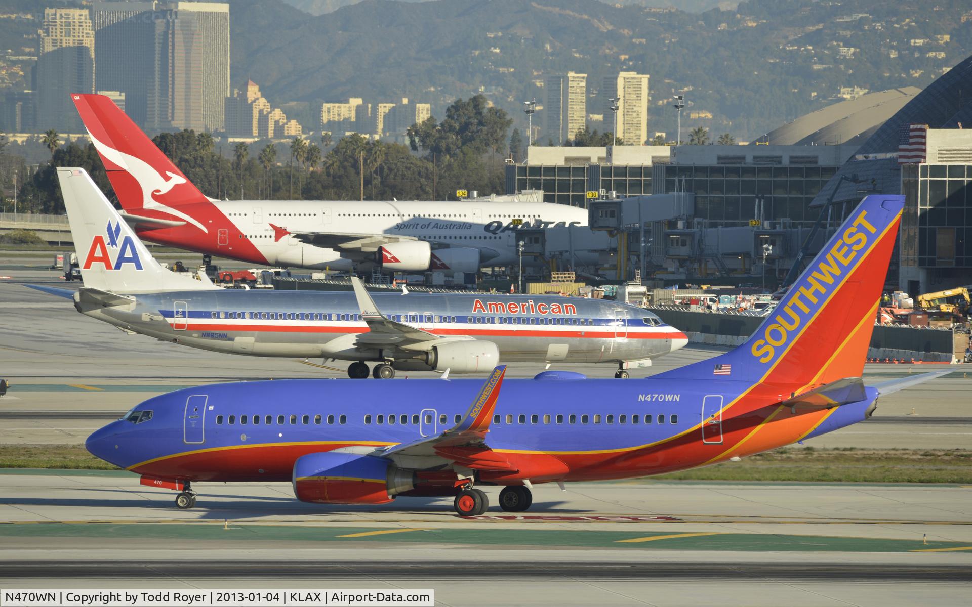 N470WN, 2004 Boeing 737-7H4 C/N 33860, Taxiing to gate
