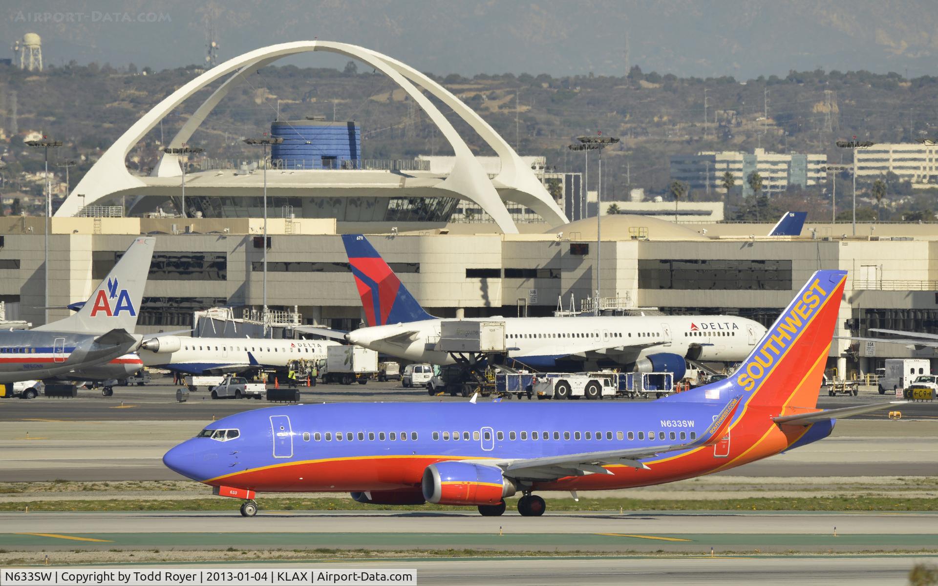 N633SW, 1996 Boeing 737-3H4 C/N 27936, Taxiing to gate