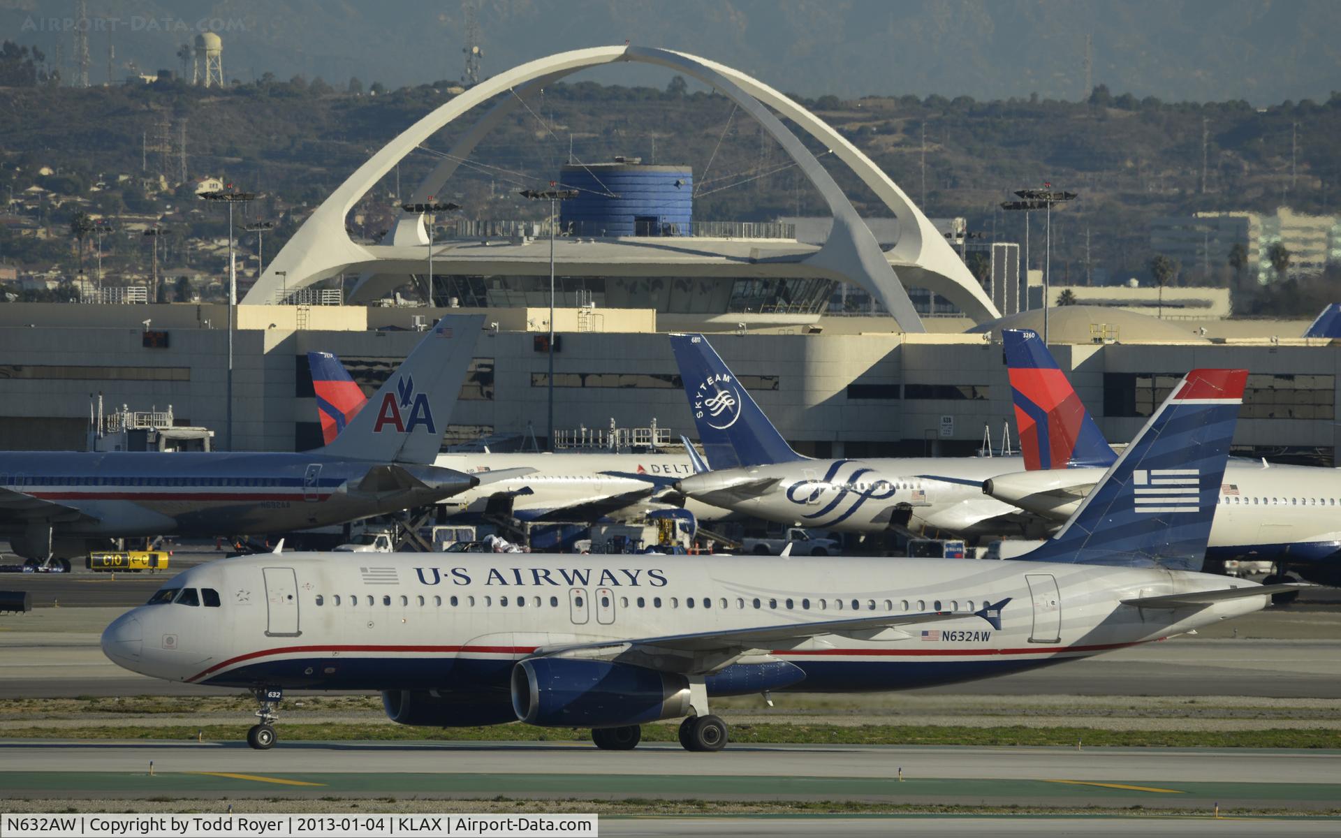 N632AW, 1989 Airbus A320-231 C/N 81, Taxiing to gate