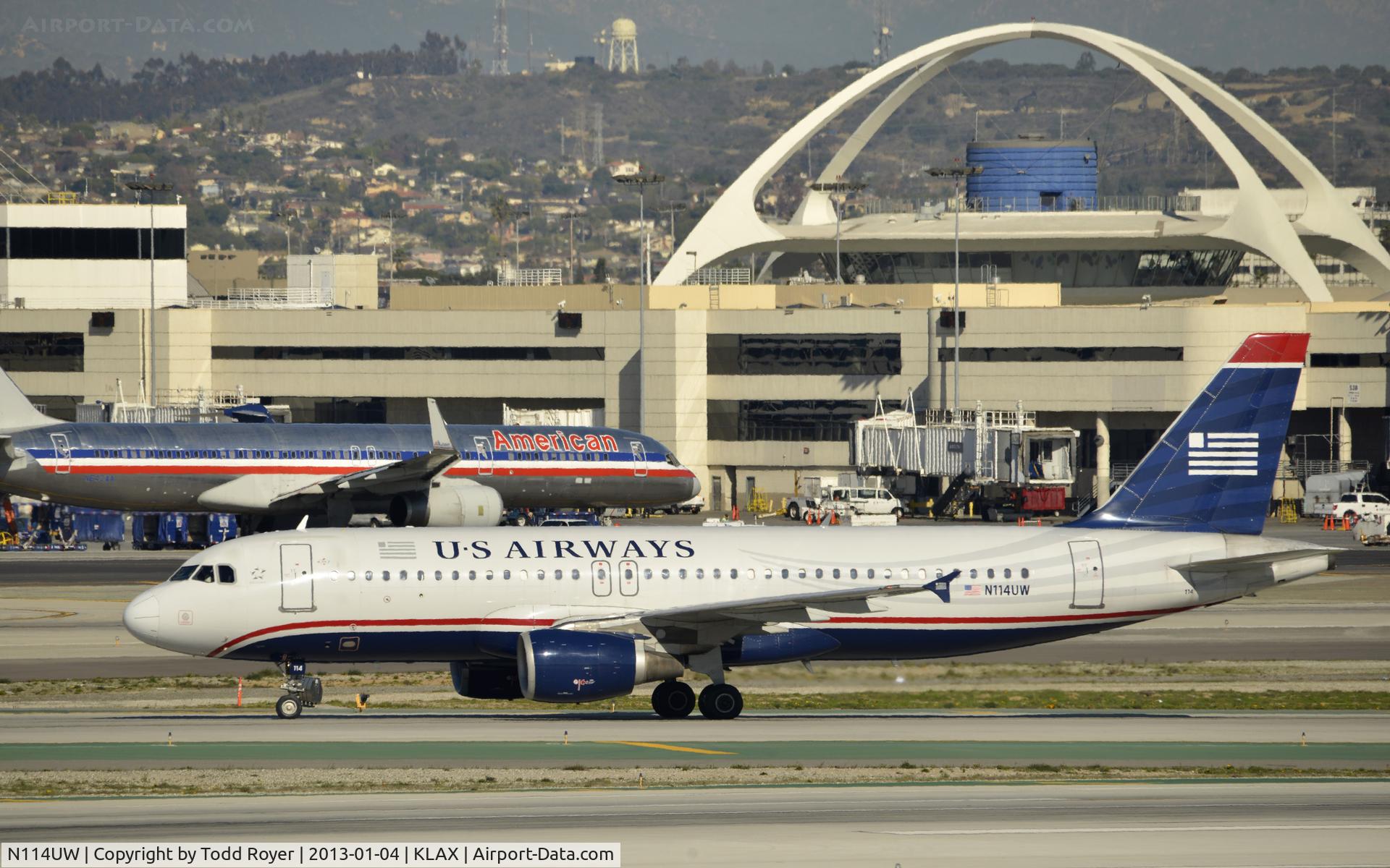 N114UW, 1999 Airbus A320-214 C/N 1148, Taxiing to gate