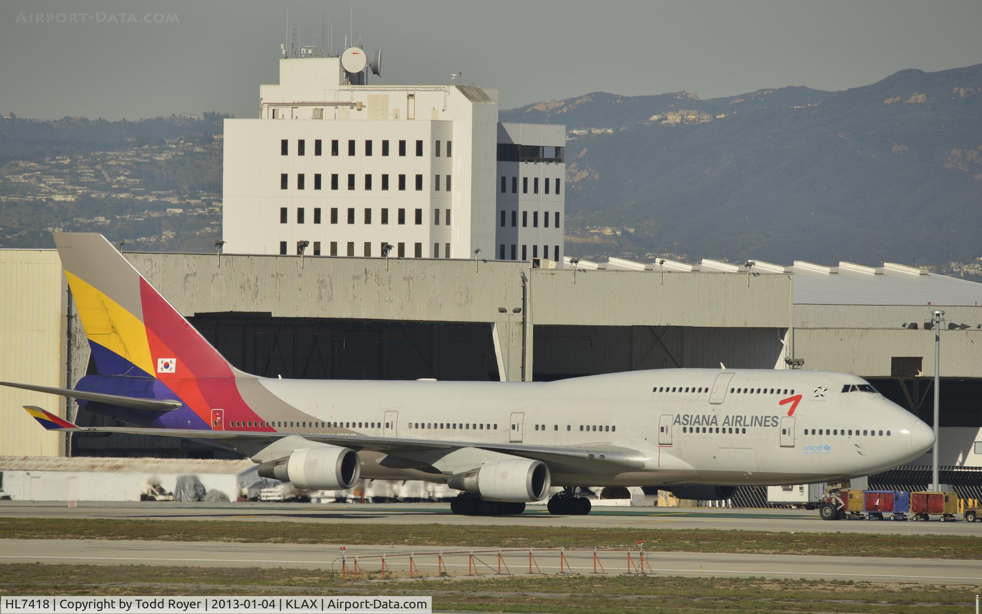 HL7418, 1994 Boeing 747-48E C/N 25780, Taxiing for departure