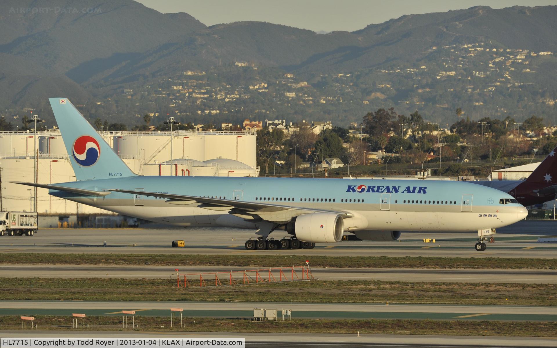 HL7715, 2002 Boeing 777-2B5/ER C/N 28372, Taxiing to gate