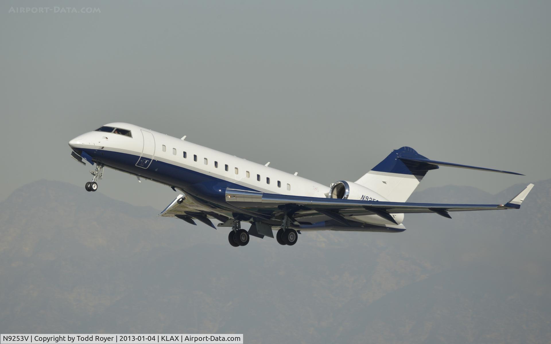 N9253V, 2000 Bombardier BD-700-1A10 Global Express C/N 9024, Departing LAX