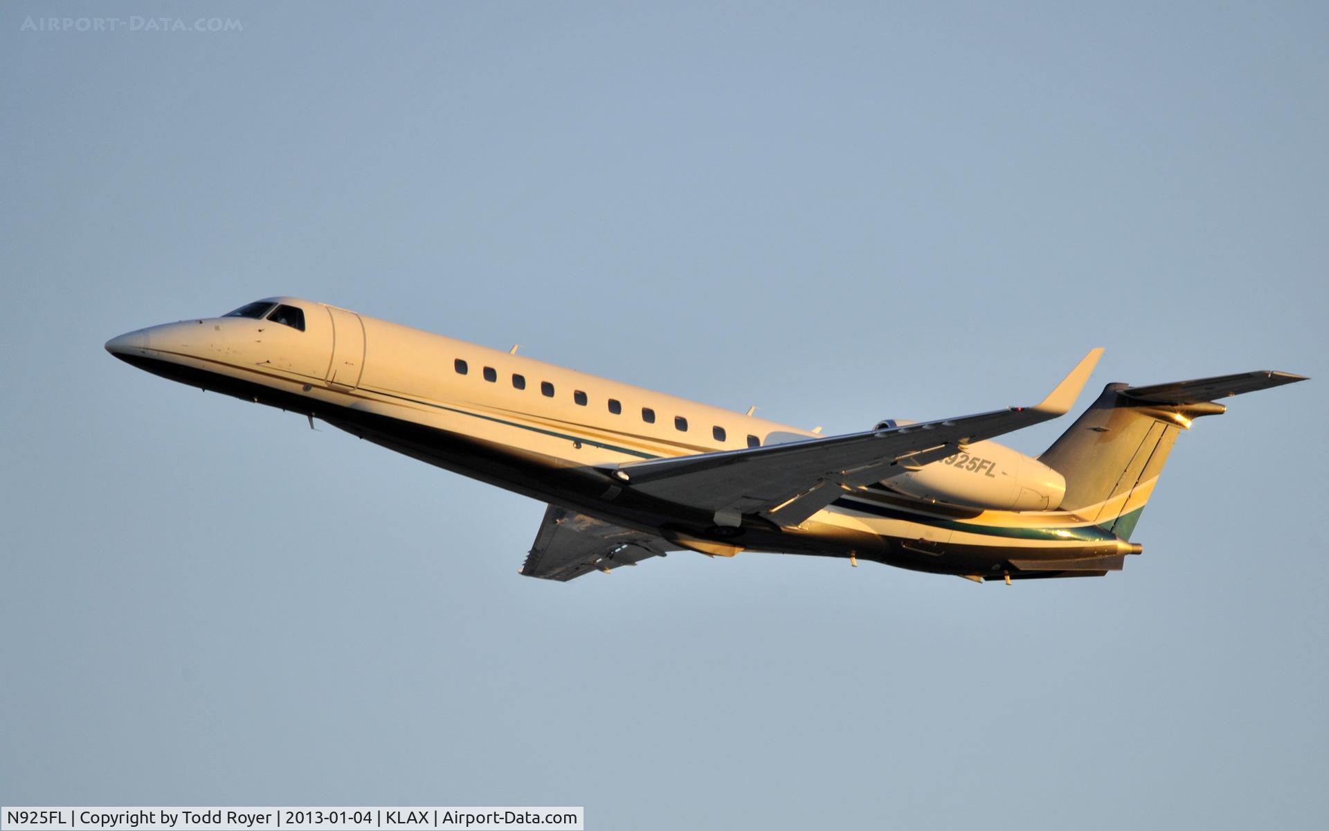 N925FL, 2004 Embraer EMB-135BJ Legacy C/N 14500825, Departing LAX