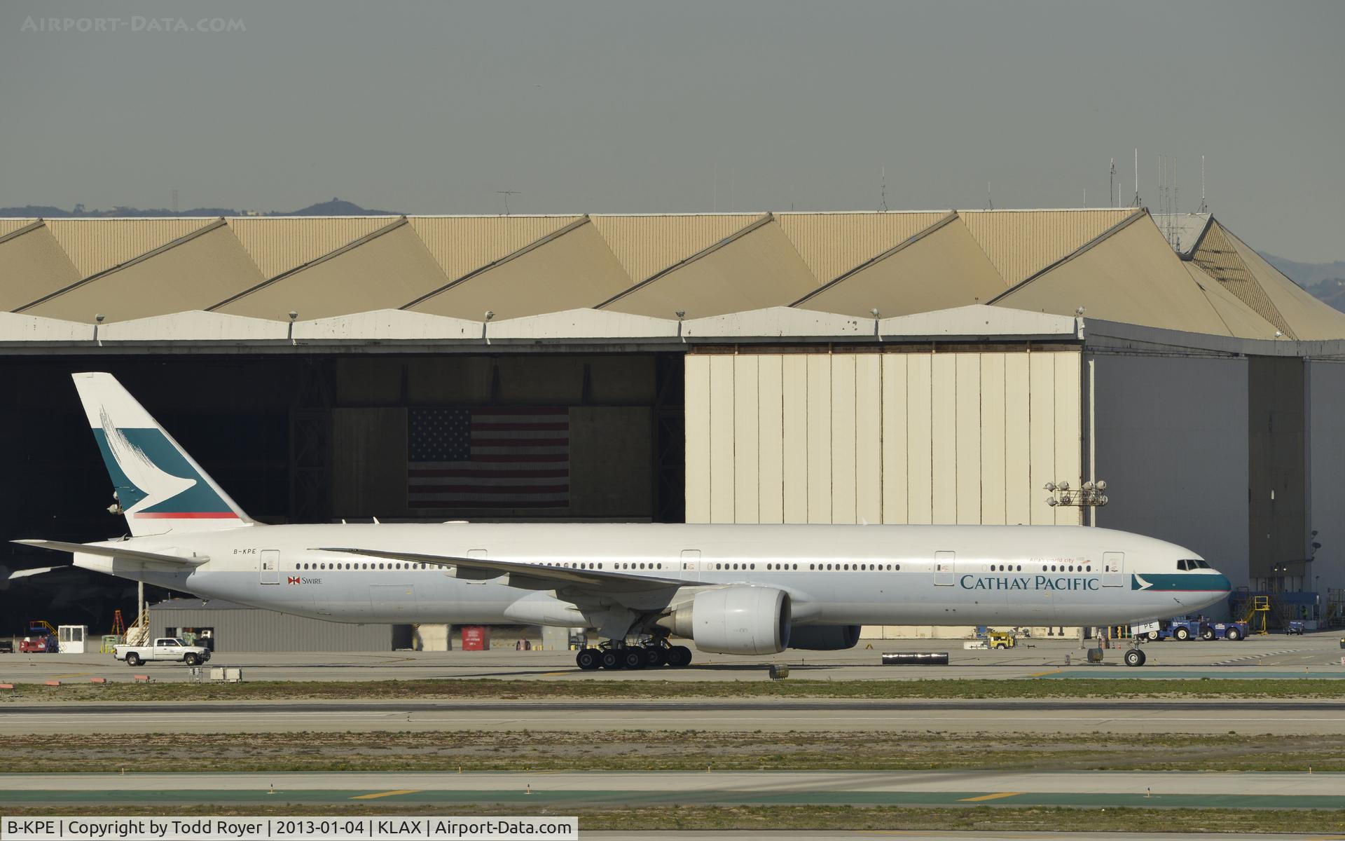 B-KPE, 2007 Boeing 777-367/ER C/N 36156, Taxiing to gate