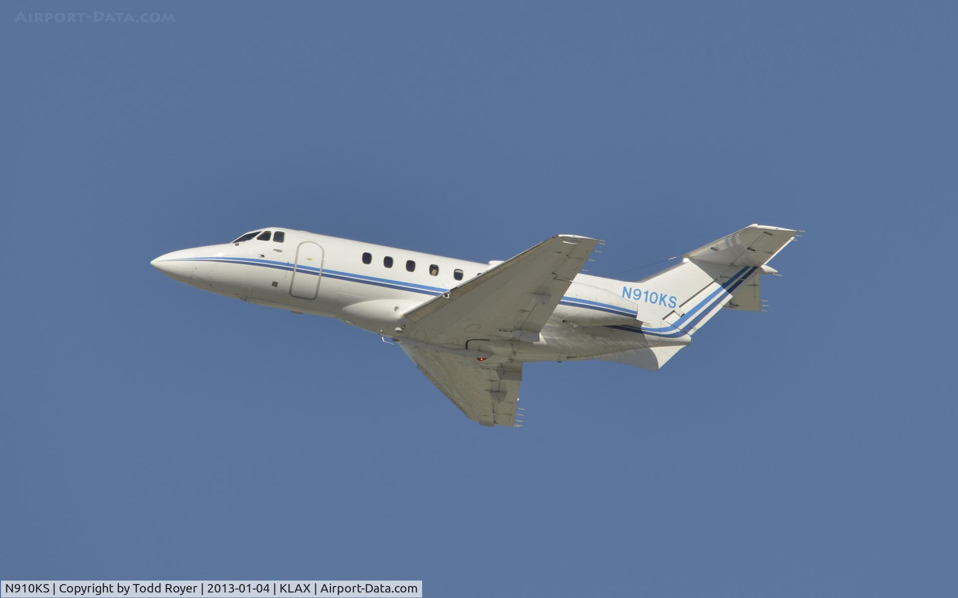 N910KS, 1982 British Aerospace HS.125-700A C/N NA0328, Departing LAX