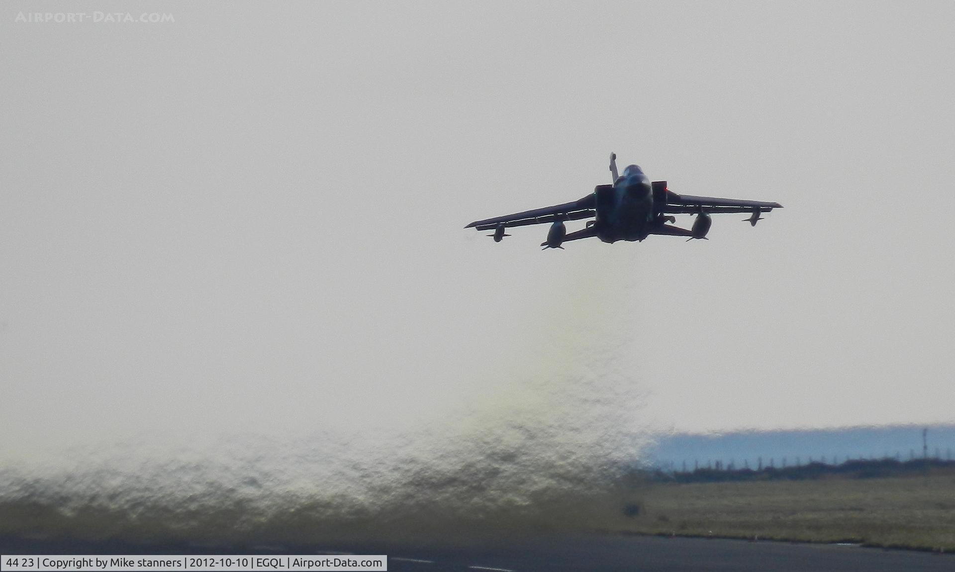 44 23, Panavia Tornado IDS C/N 313/GS085/4123, JBG-33 Tornado departs runway 27 on flight GAFBU82,carrying 2x 330gal tanks,1x BOZ-101 Chaff/flare pod,1xCerebrus III ECM pod