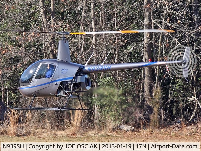 N939SH, 2005 Robinson R22 Beta C/N 3916, Flying at Cross Keys
