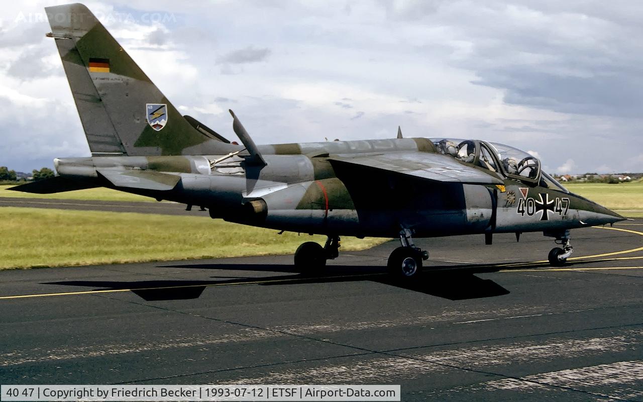 40 47, Dassault-Dornier Alpha Jet A C/N 0047, taxying to the flightline