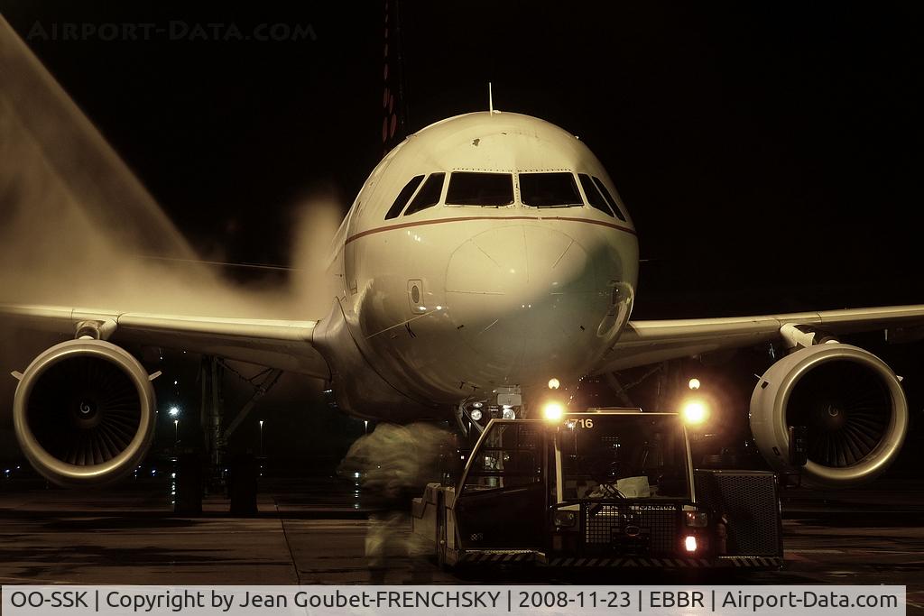 OO-SSK, 2000 Airbus A319-112 C/N 1336, departure to LHR