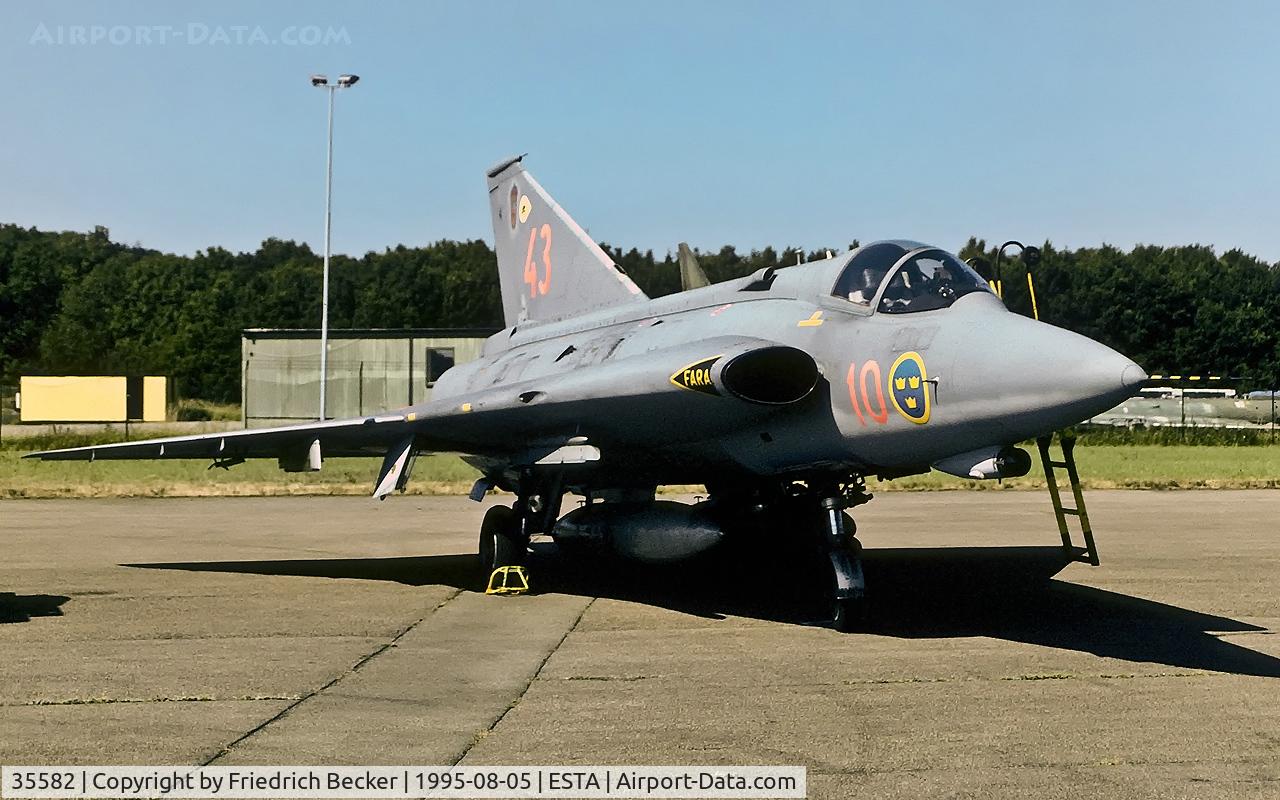 35582, Saab J-35J Draken C/N 35-582, flightline at Ängelholm