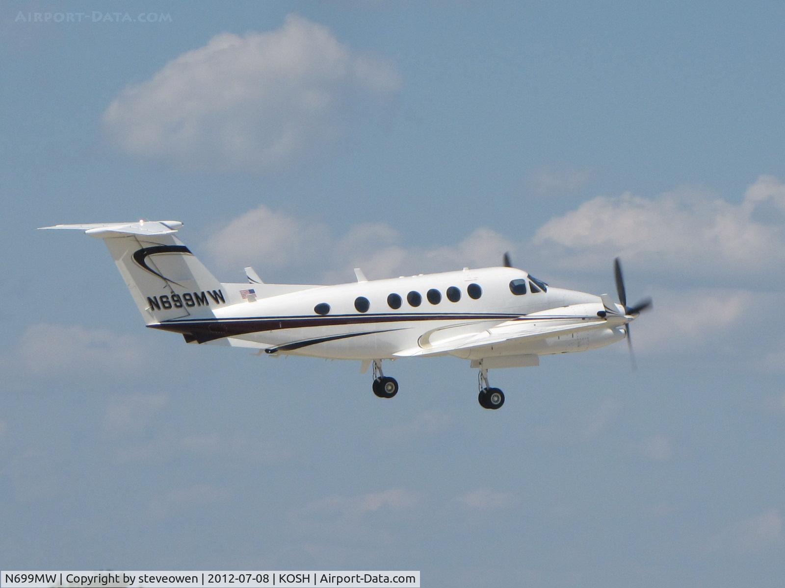 N699MW, 1985 Beech 300 C/N FA-73, taking off