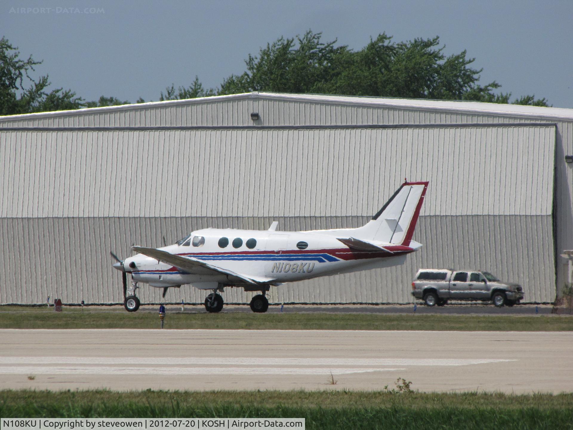 N108KU, 1972 Beech C90 King Air C/N LJ-568, Taxing at Oshkosh