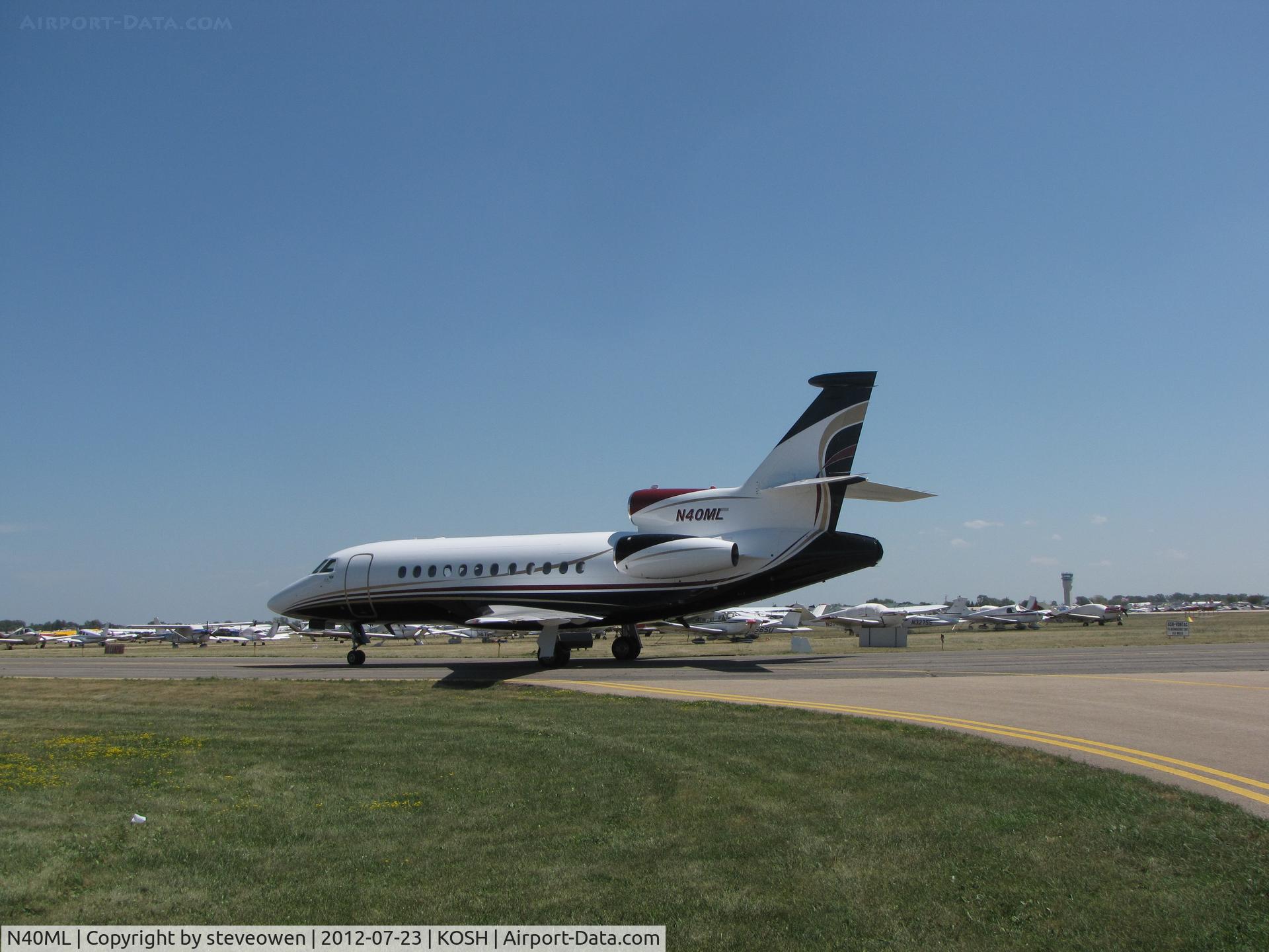 N40ML, Dassault Falcon 900EX C/N 46, Taxing at Oshkosh