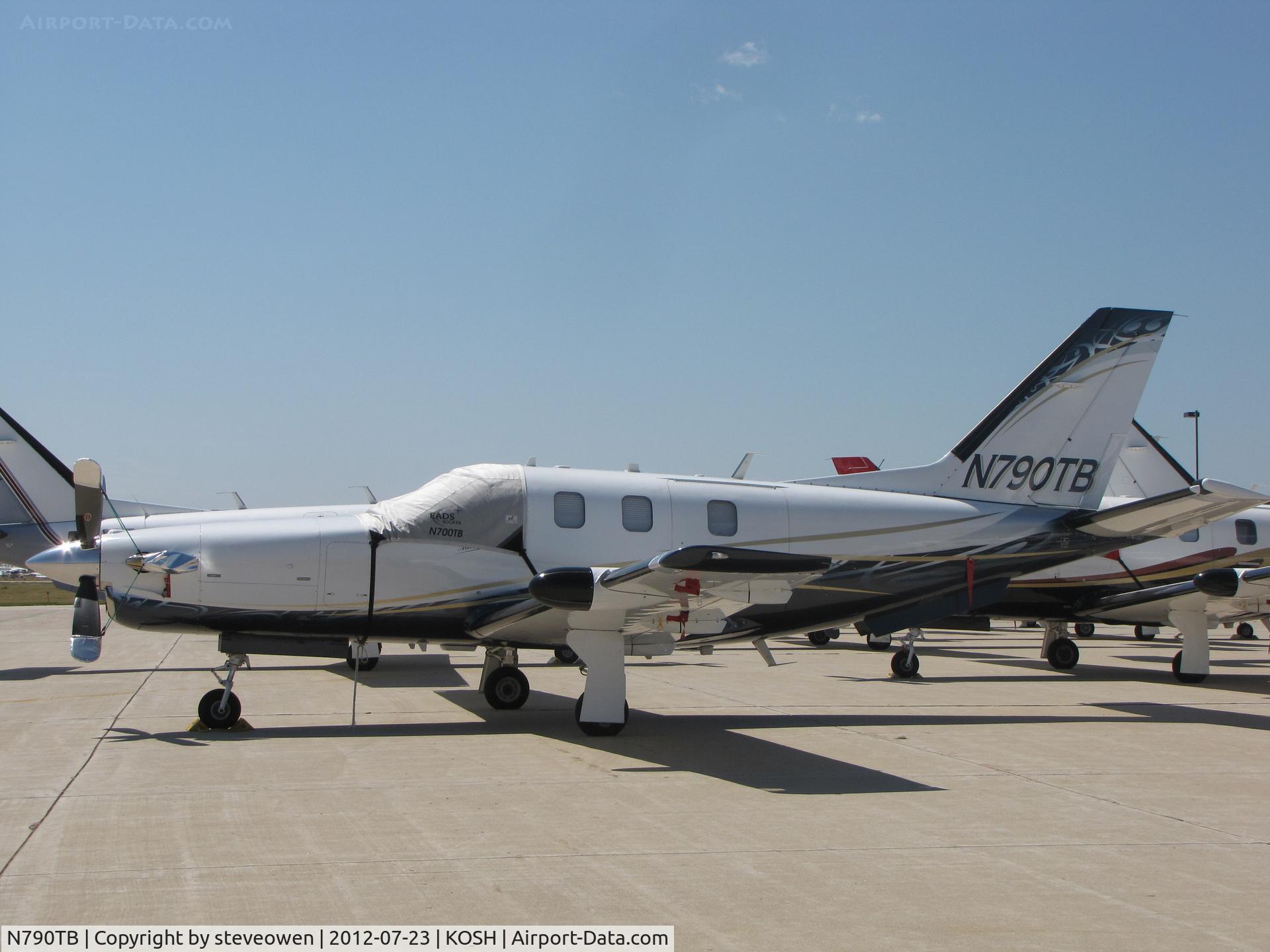 N790TB, 1999 Socata TBM-700 C/N 148, Orion FBO ramp