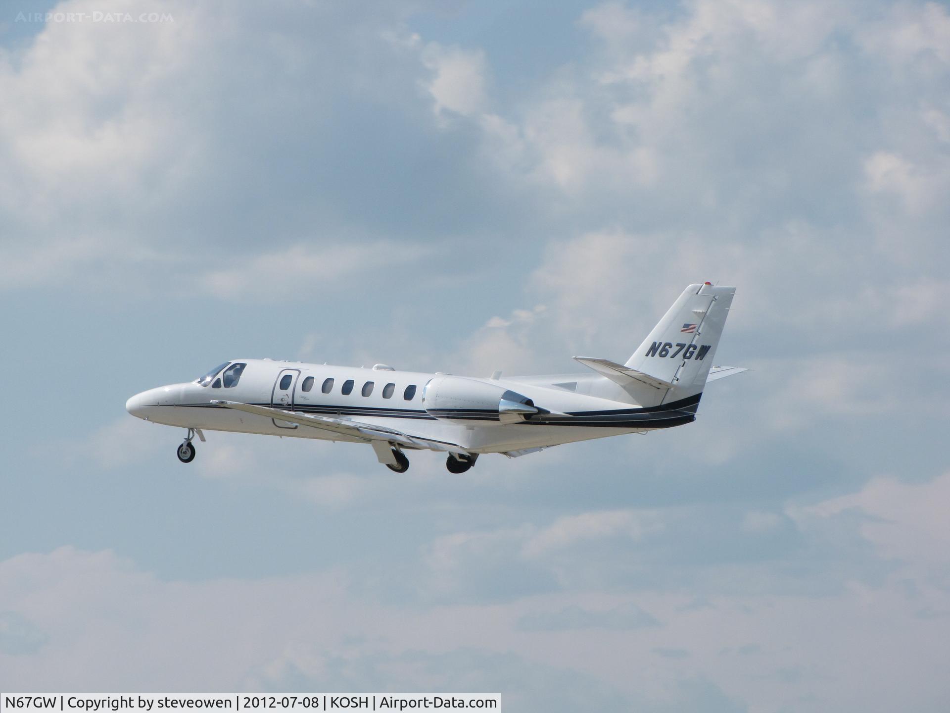 N67GW, 2003 Cessna 560 Citation Encore C/N 560-0641, leaving oshkosh