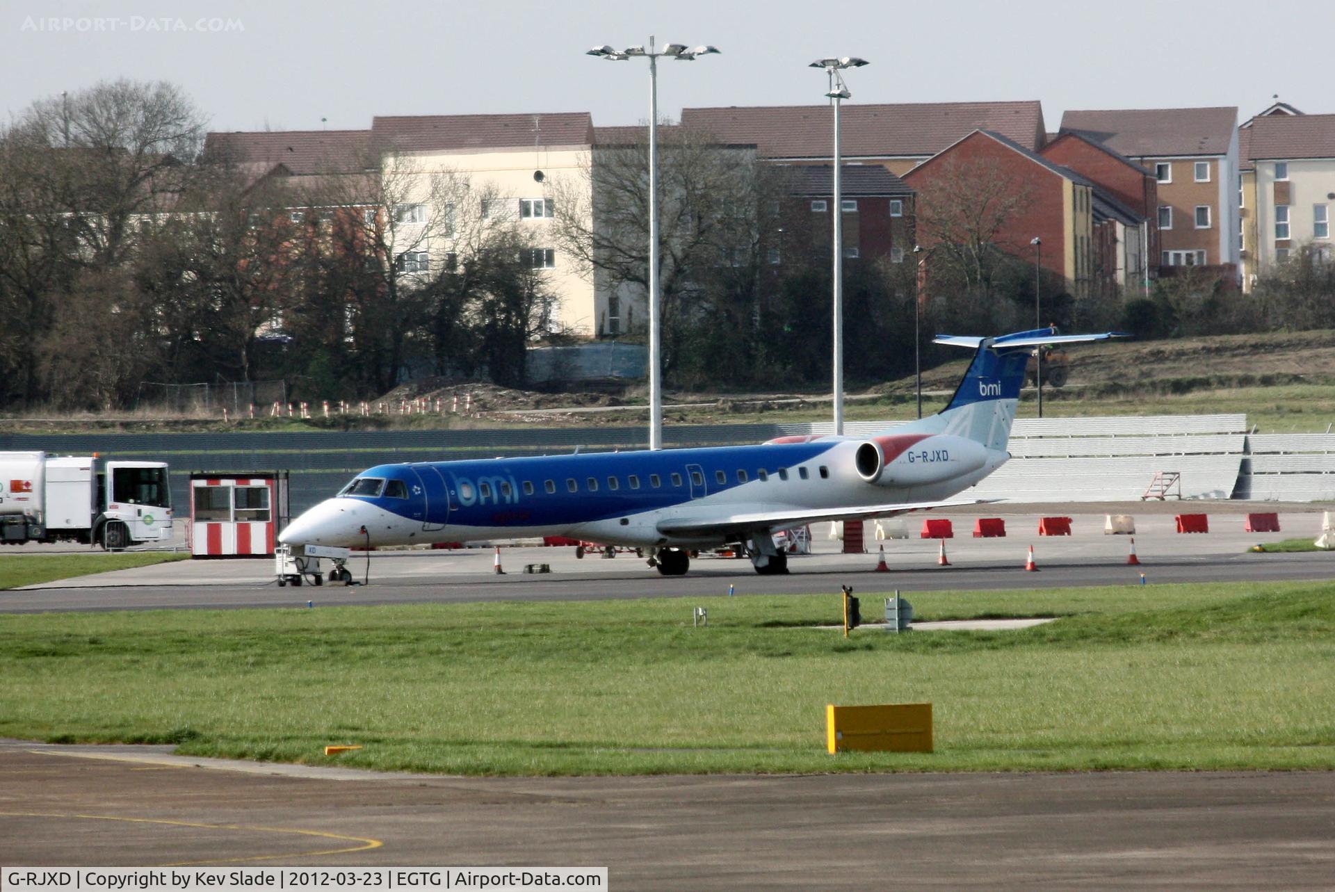 G-RJXD, 2000 Embraer EMB-145EP (ERJ-145EP) C/N 145207, Operating the Airbus shuttle service to and from Toulouse.