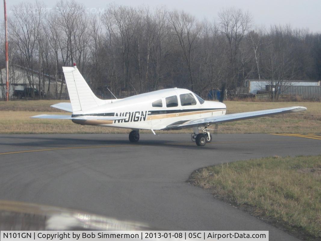 N101GN, 1976 Piper PA-28-151 C/N 28-7615214, Preparing to depart RWY 26 at Griffith, IN.