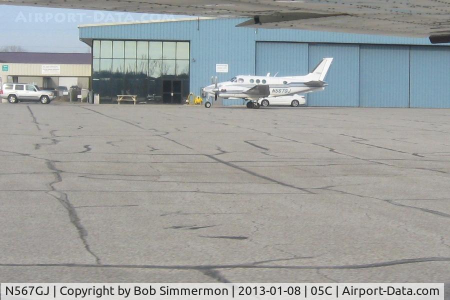 N567GJ, 1974 Beech E-90 King Air C/N LW-95, On the ramp at Griffith, Indiana