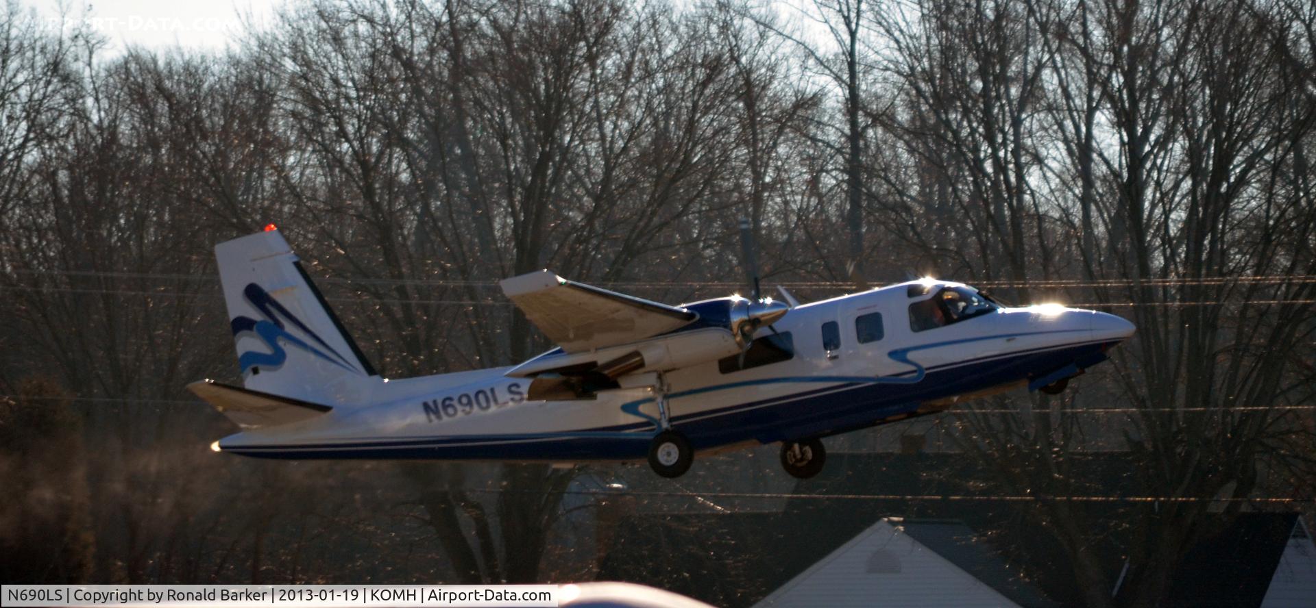 N690LS, Rockwell International 690B C/N 11475, Takeoff Orange