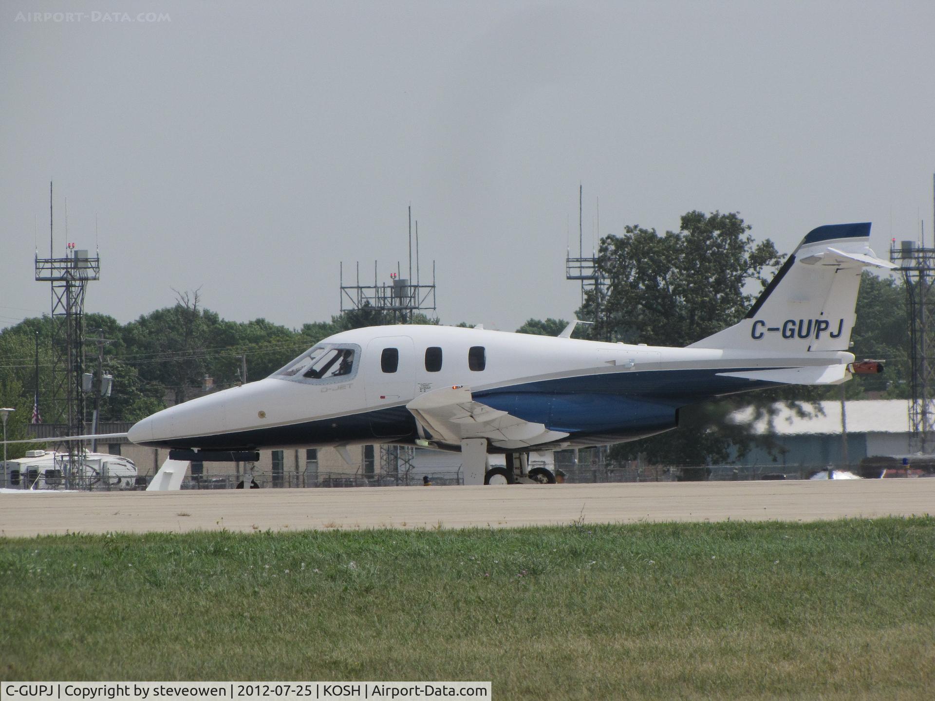 C-GUPJ, 2008 Diamond D-JET C/N DJ1 - 0003, landing Oshkosh Rwy27