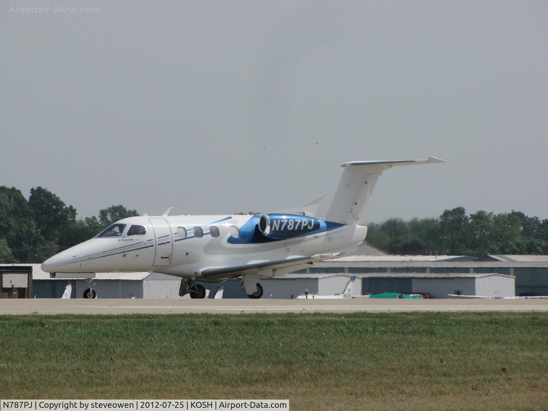 N787PJ, 2011 Embraer EMB-500 Phenom 100 C/N 50000258, landing Rwy27 Oshkosh