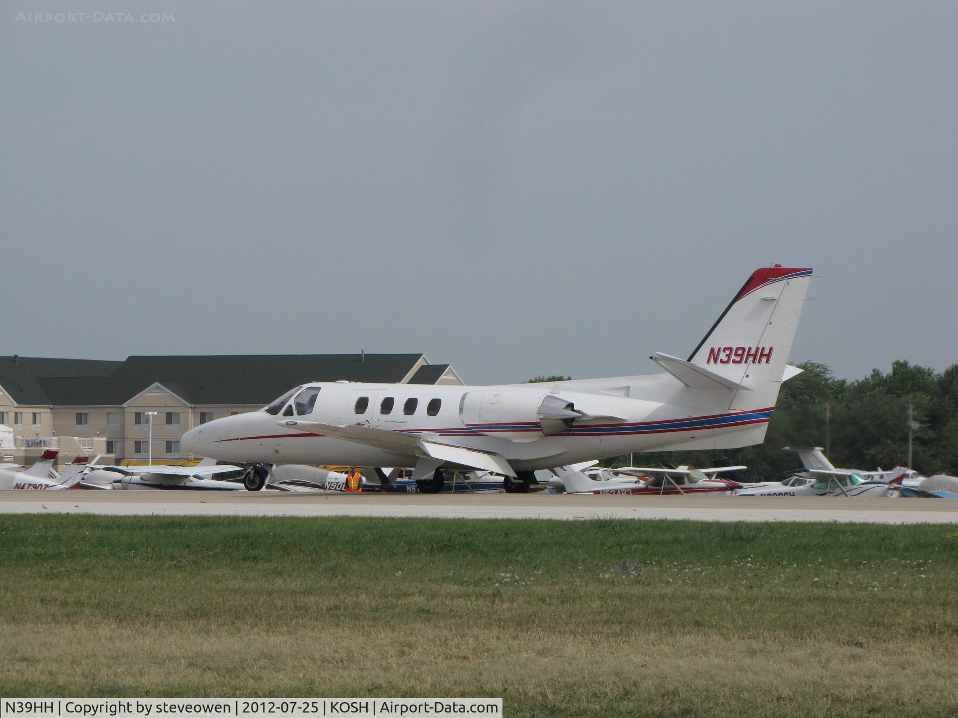 N39HH, 1979 Cessna 501 Citation I/SP C/N 501-0132, exiting Rwy27 @ Oshkosh