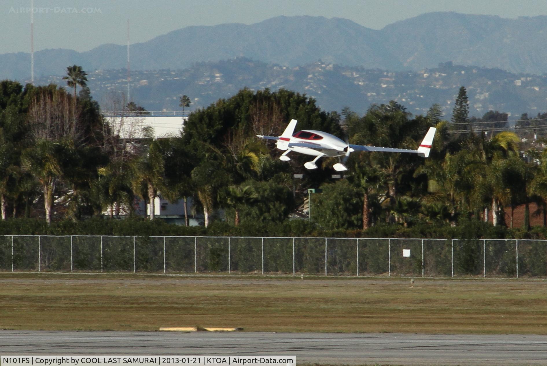 N101FS, 1992 Velocity Velocity C/N DMO121, departing TOA Rwy29R