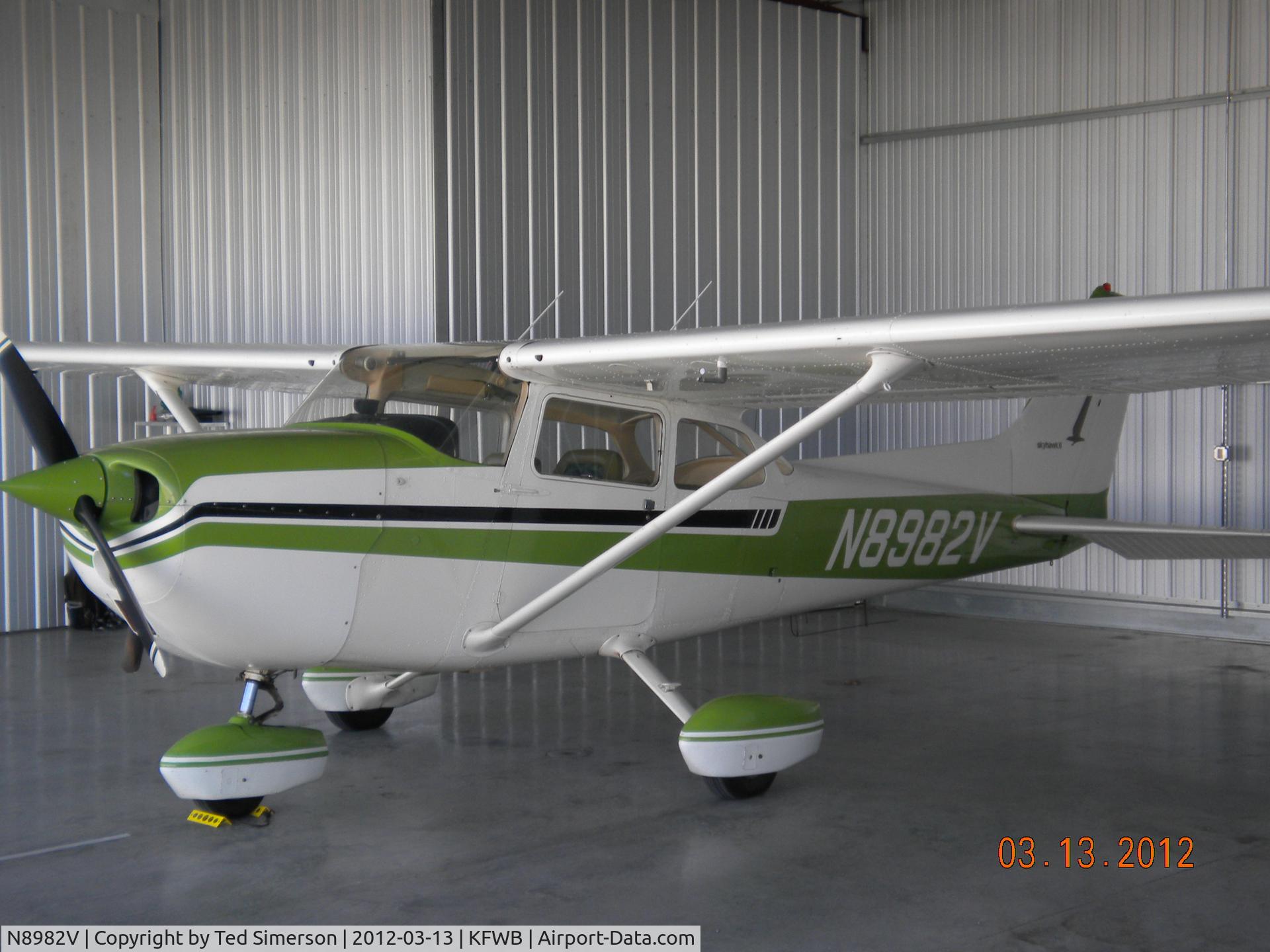 N8982V, 1974 Cessna 172M C/N 17264338, 1975 M model