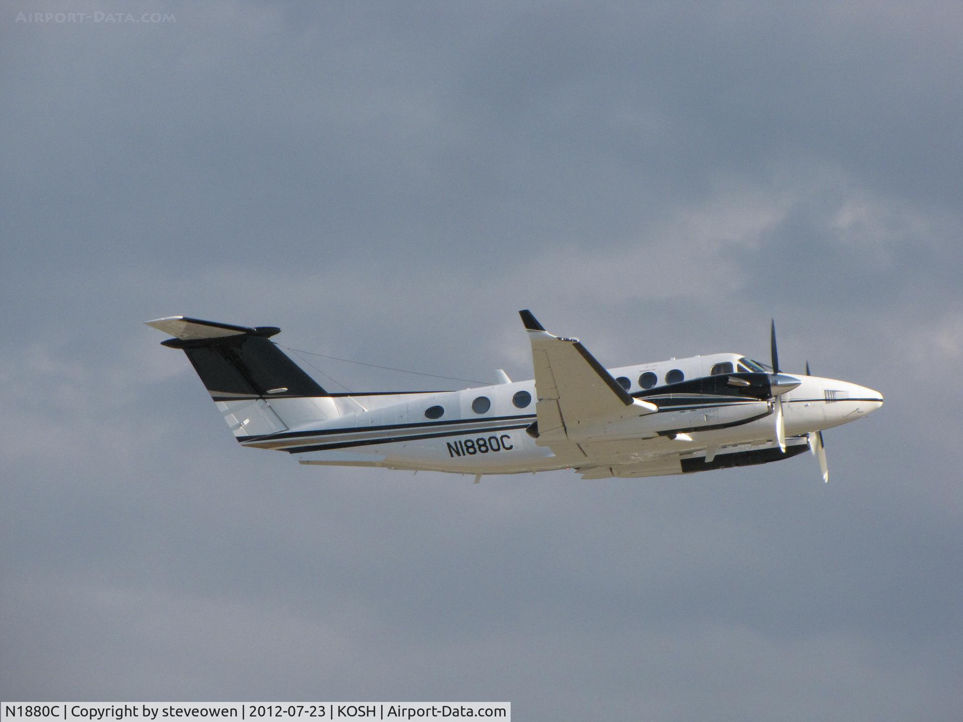 N1880C, Raytheon Aircraft Company B300 C/N FL-360, Departing Oshkosh
