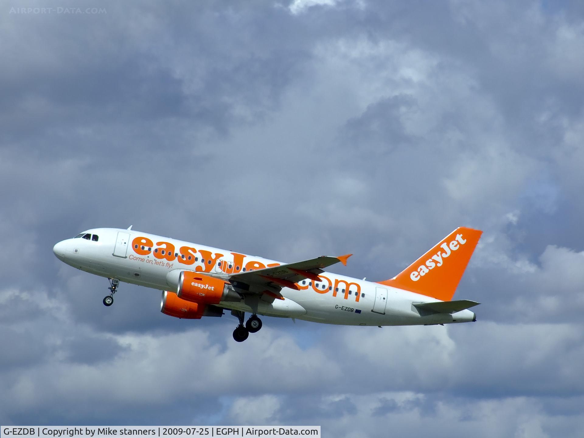G-EZDB, 2008 Airbus A319-111 C/N 3411, Easyjet A319 Departs on another Edinburgh based flight