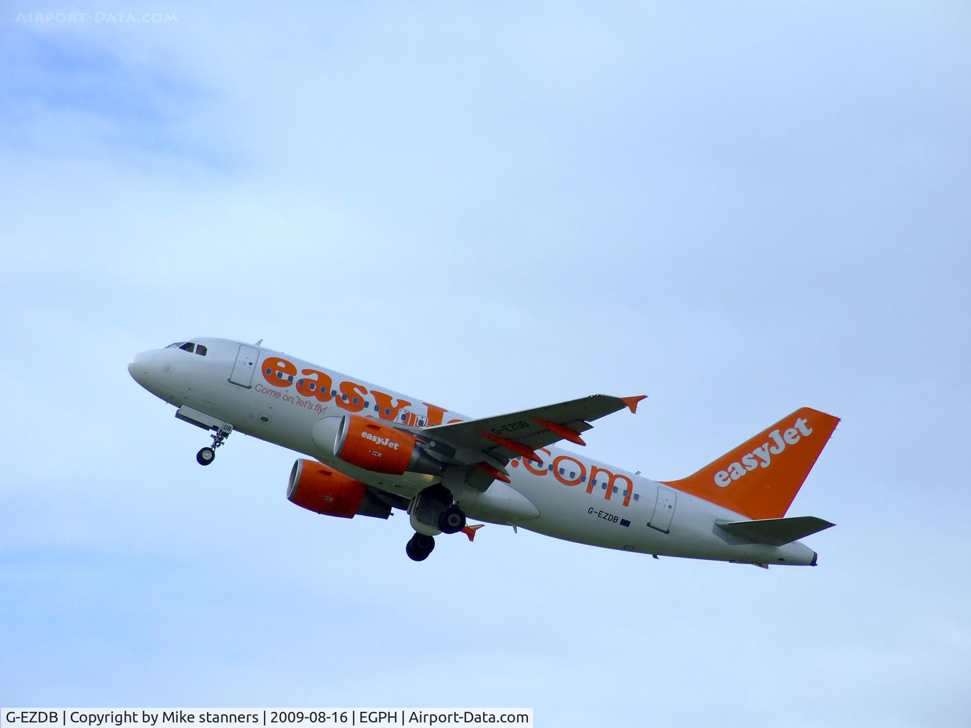 G-EZDB, 2008 Airbus A319-111 C/N 3411, Easyjet A319 departs runway 24