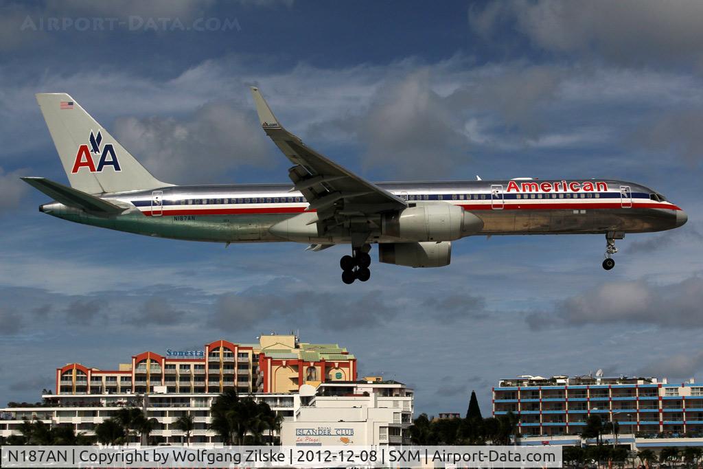 N187AN, 2001 Boeing 757-223 C/N 32381, Visitor