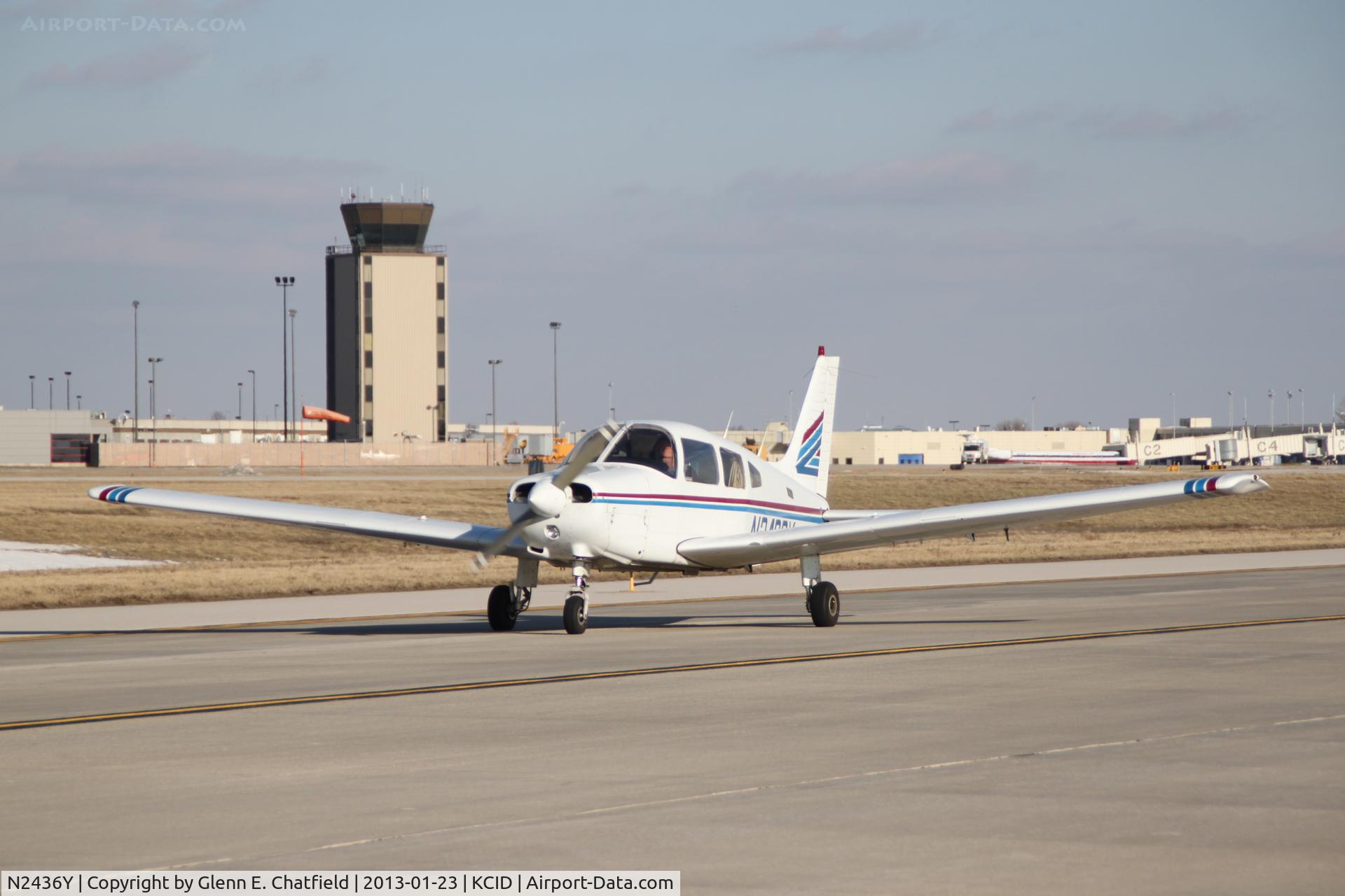 N2436Y, 1985 Piper PA-28-161 C/N 28-8516056, Taxiing to the ramp after landing