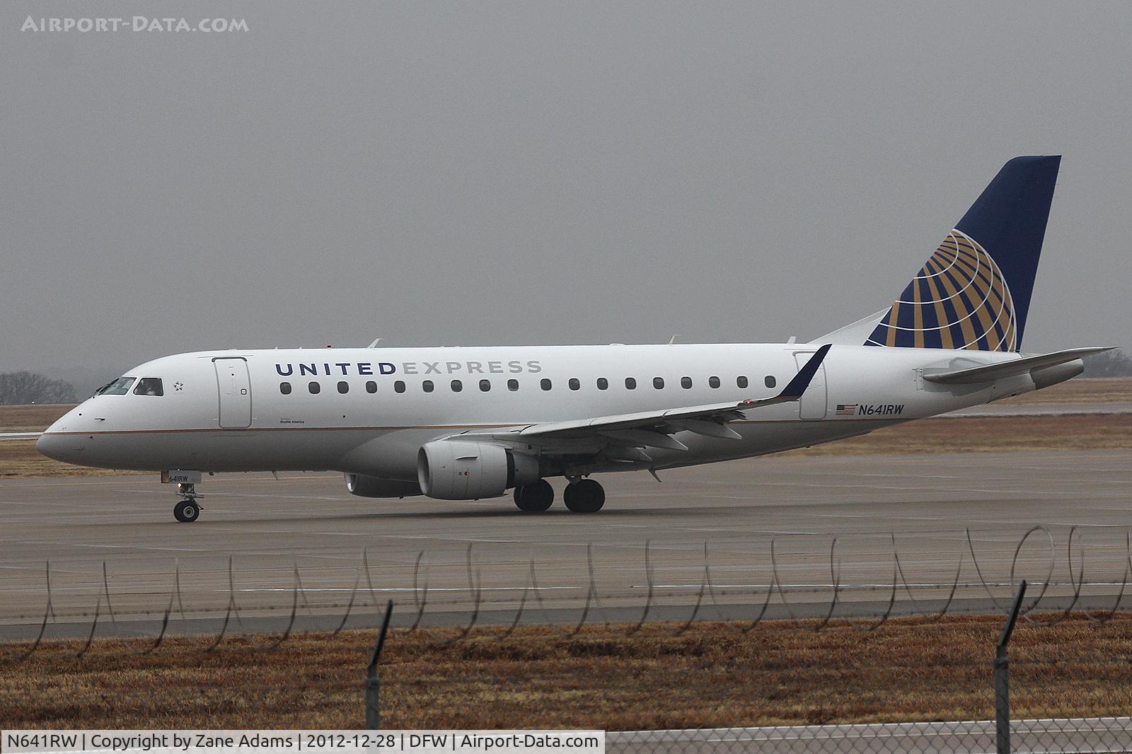 N641RW, 2004 Embraer 170SE (ERJ-170-100SE) C/N 17000062, At DFW Airport