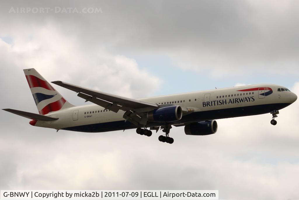 G-BNWY, 1996 Boeing 767-336 C/N 25834, Landing