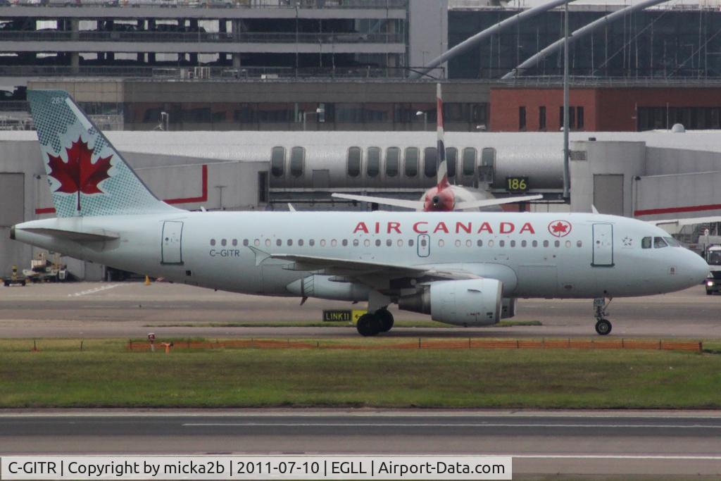 C-GITR, 2001 Airbus A319-112 C/N 1577, Taxiing