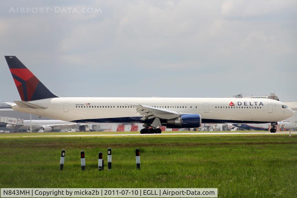 N843MH, 2002 Boeing 767-432/ER C/N 29716, Landing