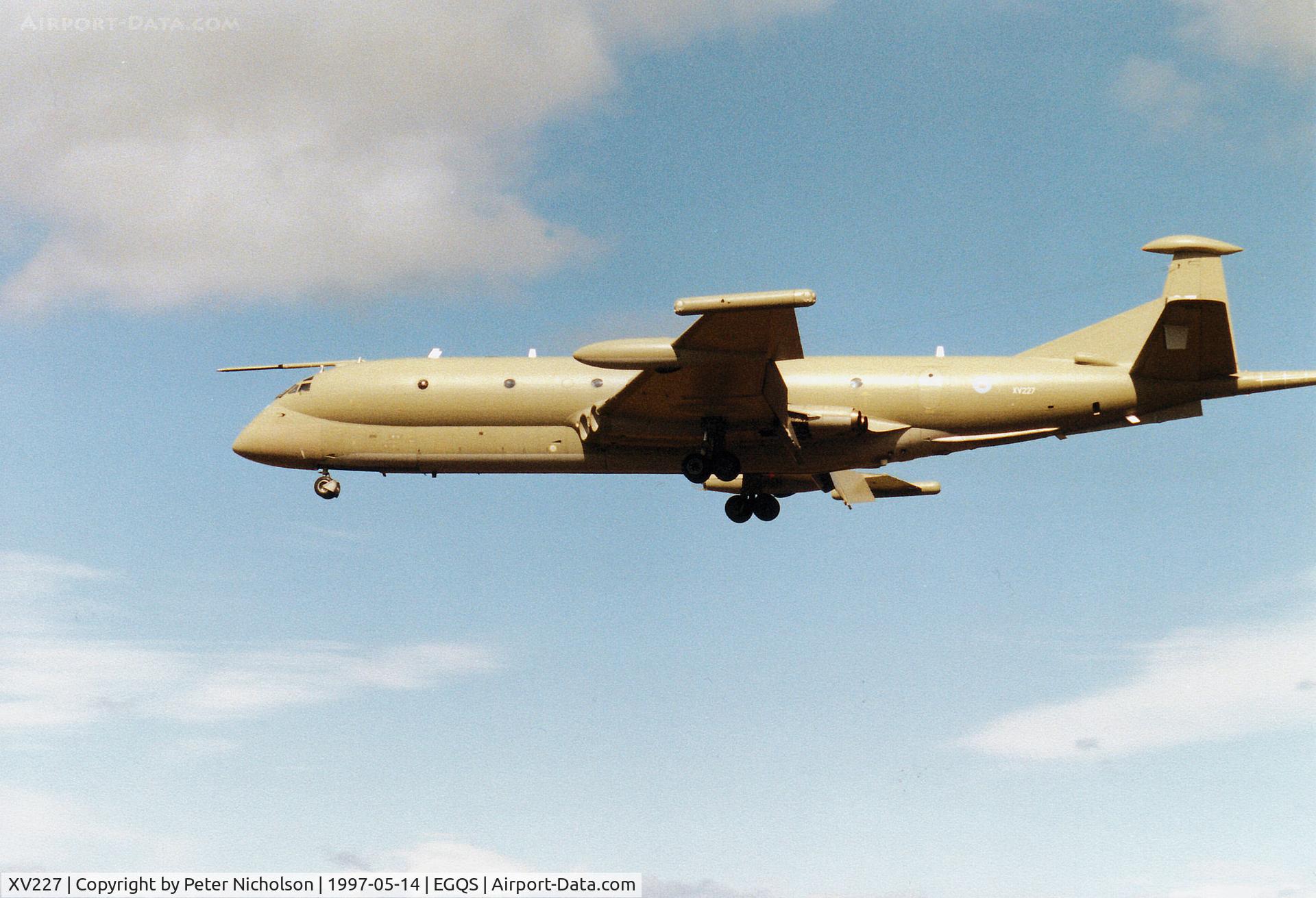 XV227, Hawker Siddeley Nimrod MR.2P C/N 8002, Another practice approach to RAF Lossiemouth by this RAF Kinloss-based Nimrod MR.2 in the Summer of 1997.