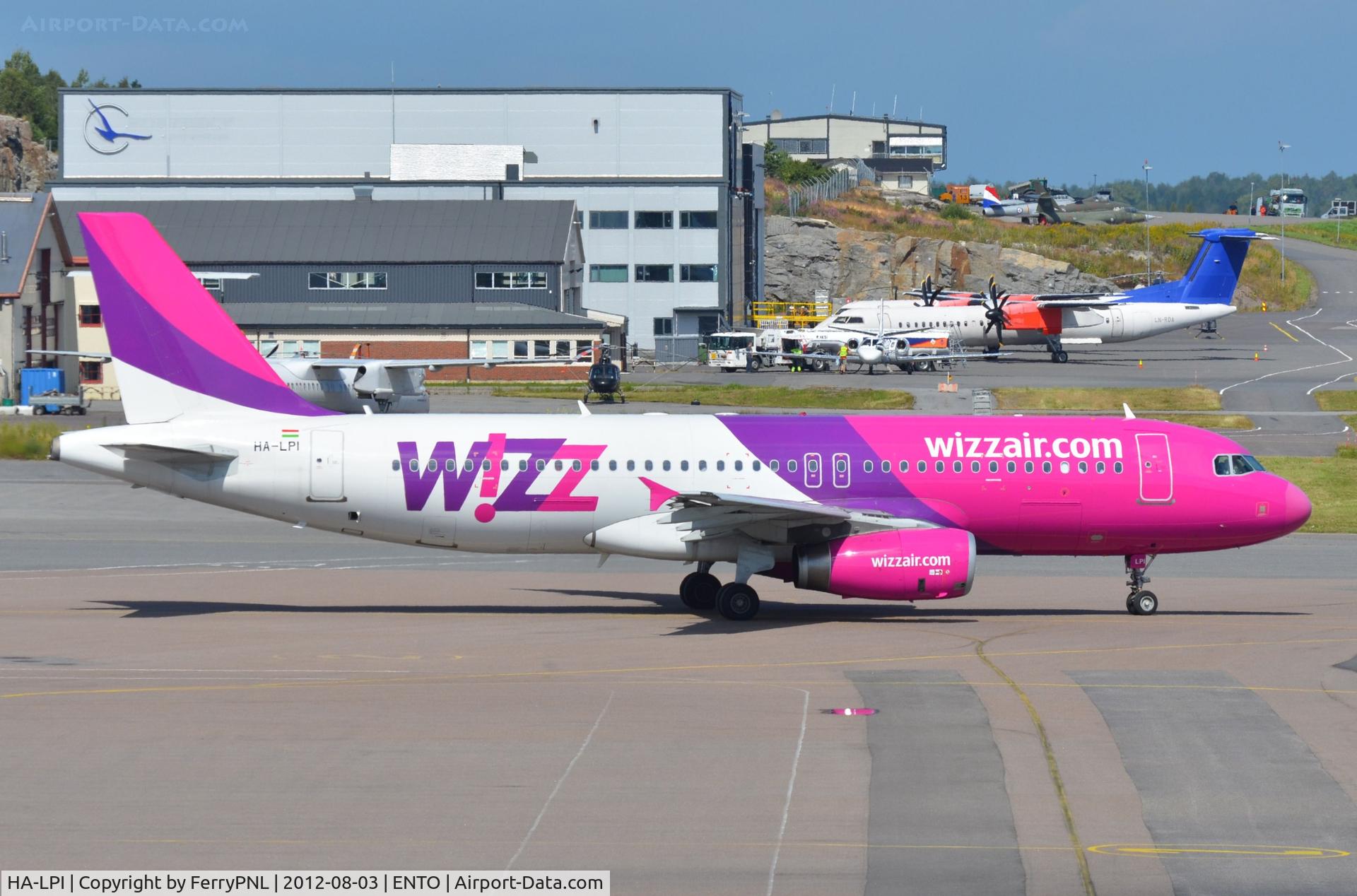 HA-LPI, 2006 Airbus A320-232 C/N 2752, Wizz A320 for departure at Torp